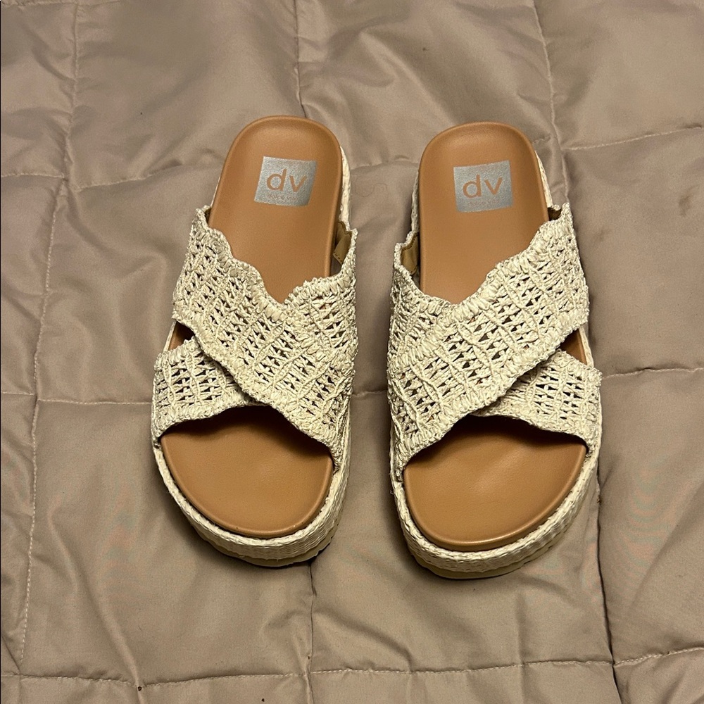 DV by Dolce Vita Women's Tan Woven Slide Sandals